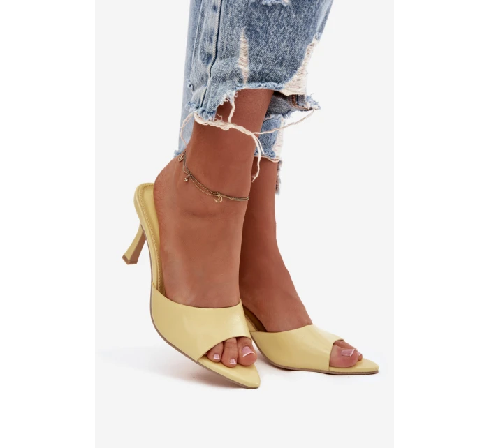 Lakované dámské nazouváky na podpatku Žluté Lirissa Lakované dámské nazouváky na podpatku Žluté Lirissa