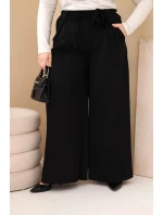 Dámské kalhoty Plus Size se širokým nohavicí a ozdobným květem v pase černé