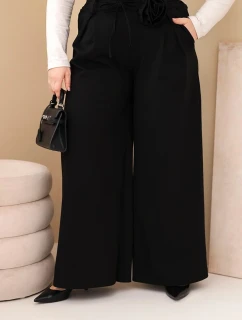 Dámské kalhoty Plus Size se širokým nohavicí a ozdobným květem v pase černé