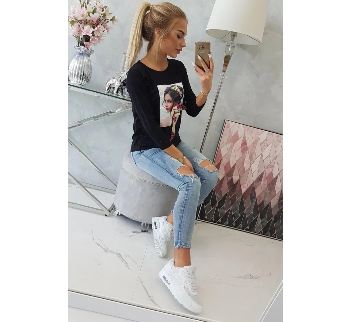 Halenka s grafickou a barevnou 3D mašlí černá