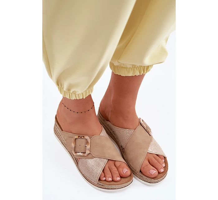 Dámské sandály na platformě s ozdobnou přezkou model 22094938 hnědé - Inblu Dámské sandály na platformě s ozdobnou přezkou model 22094938 hnědé - Inblu