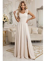 model 22067486 Elegantní večerní maxi šaty s rozparkem a růžemi béžové - numoco