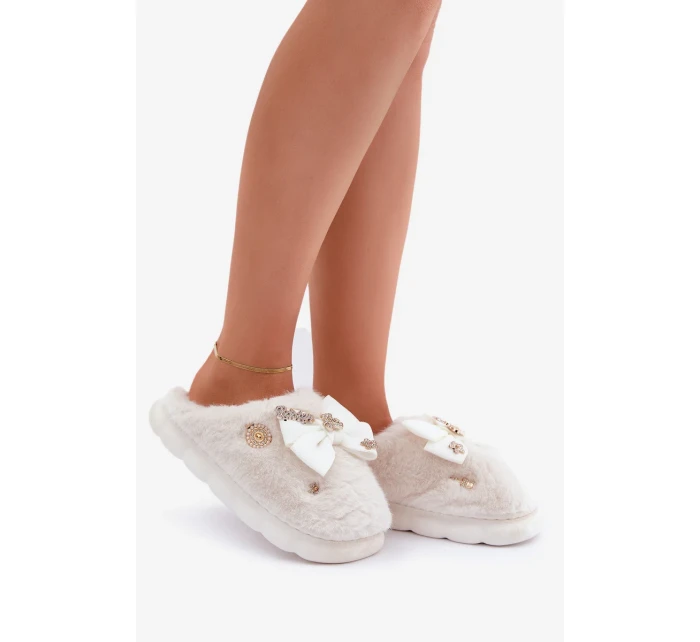Futrzane Pantofle s Mašlí a Brožemi Bílé Annalira
