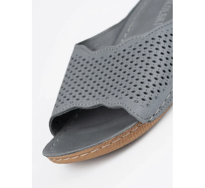 Luxusní nazouváky šedo-stříbrné dámské na plochém podpatku Luxusní nazouváky šedo-stříbrné dámské na plochém podpatku