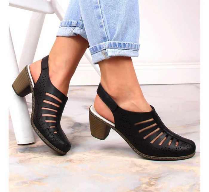 Dámské pohodlné kožené sandály na podpatku model 22021681 - Rieker