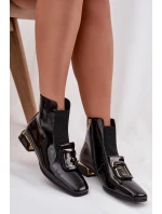 Kožené lakované dámské kotníkové boty na nízkém podpatku s ozdobou model 21715514 Černé - D&A