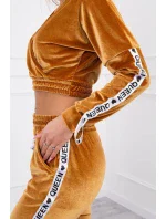 Velurová souprava s nápisem Queen camel Velurová souprava s nápisem Queen camel