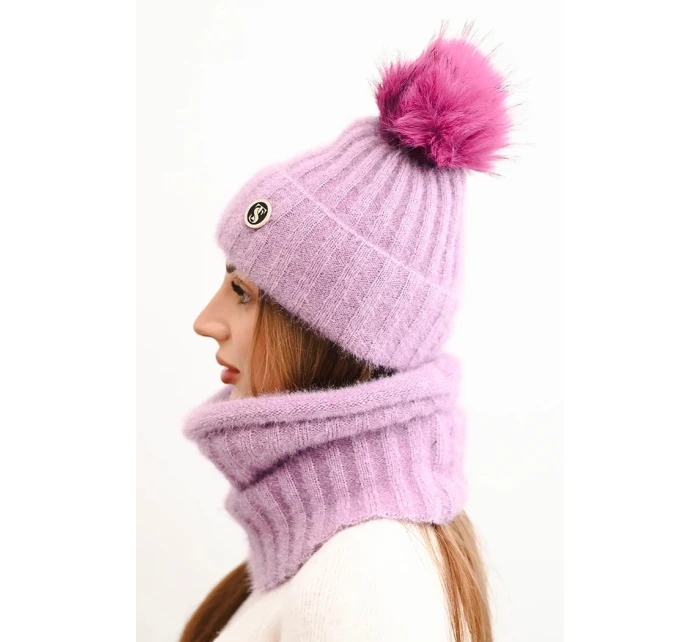 Dámská čepice s kapucí a pleteným vzorem bílá