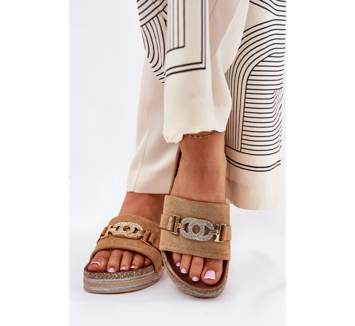 Dámské Pantofle Se Zlatým Detailem Na Platformě S Třpytkami Camel Eanes Dámské Pantofle Se Zlatým Detailem Na Platformě S Třpytkami Camel Eanes