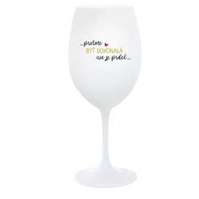 ...PRETOŽE BYŤ DOKONALÁ NIE JE PRDEL... - biely pohár na víno 350 ml ...PRETOŽE BYŤ DOKONALÁ NIE JE PRDEL... - biely pohár na víno 350 ml