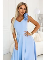 model 22141503 Elegantní večerní maxi šaty s rozparkem a růžemi modré - numoco