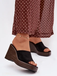 Dámské pantofle na platformě Černé model 21919251 - Boto