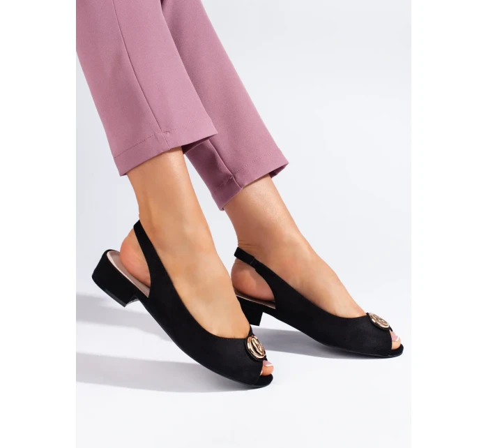 Klasické dámské černé sandály na plochém podpatku Klasické dámské černé sandály na plochém podpatku