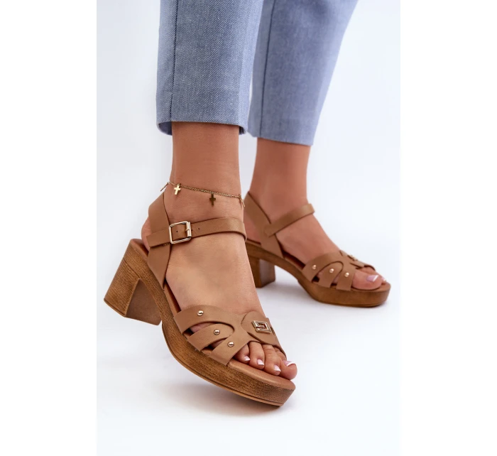 Dámské sandály na podpatku z eko kůže hnědé model 21657996 - EVENTO Dámské sandály na podpatku z eko kůže hnědé model 21657996 - EVENTO