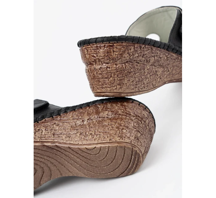 Pěkné nazouváky dámské černé na klínku Pěkné nazouváky dámské černé na klínku