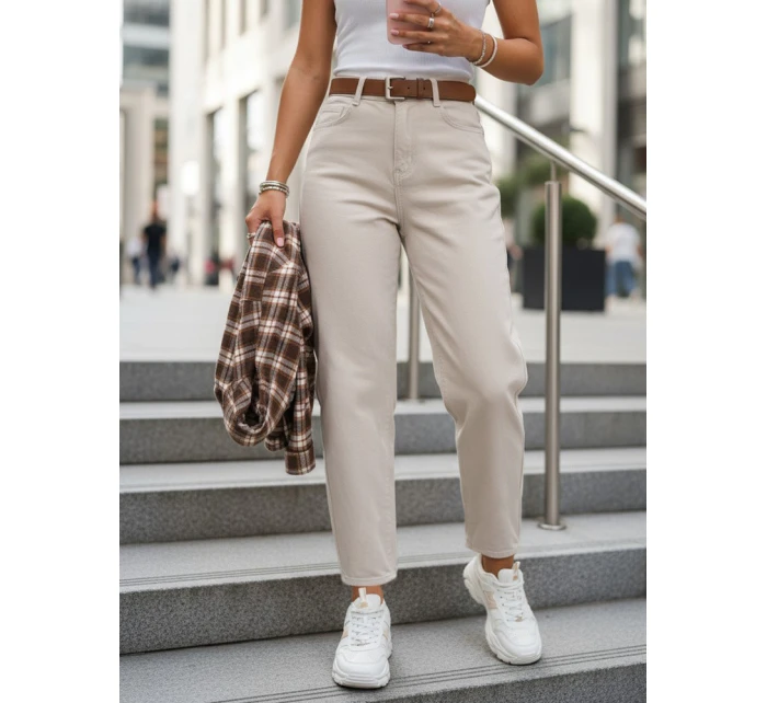 Jeansy damskie z wysokim stanem mom fit z paskiem beżowe FashionStreet UY2918