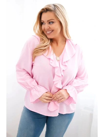 Dámská viskózová blůza Plus Size s volánem a ozdobnou broží cukrová růžová