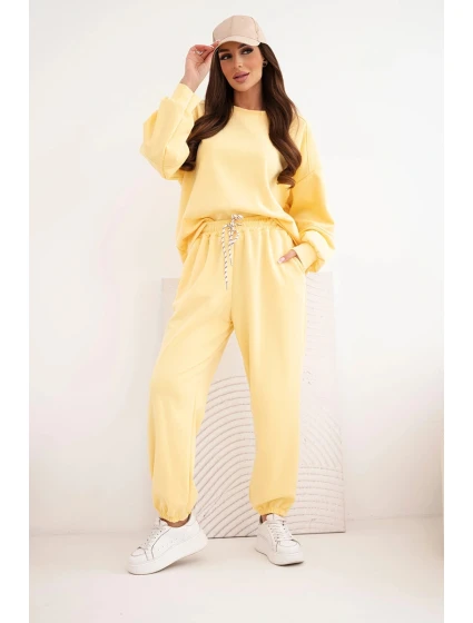 Dámský máslový komplet s volnou mikinou a kalhotami s nápisem LOVE žlutý Dámský máslový komplet s volnou mikinou a kalhotami s nápisem LOVE žlutý