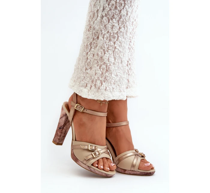 Dámské kožené sandály na podpatku Maciejka 06564-22 béžovo-zlaté