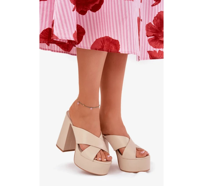 Dámské sandály na platformě s klínovým podpatkem 6874 Béžová - Ideal Shoes Dámské sandály na platformě s klínovým podpatkem 6874 Béžová - Ideal Shoes