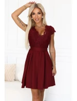 Krajkové šaty s výstřihem a sukní vínové model 21290316 - numoco
