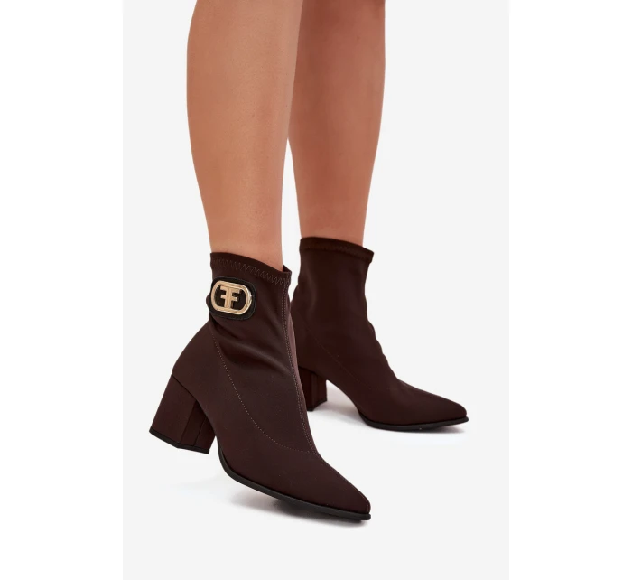 Dámské boty na podpatku se zlatým detailem Čokoládové model 21703500 - Zazoo