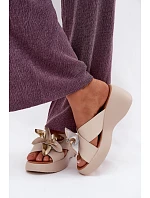 Kožené sandály na platformě s ozdobným květem Vinceza 41511 Béžové