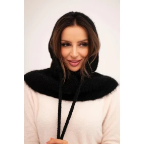 Dámská čepice s kapucí a pleteným vzorem černá