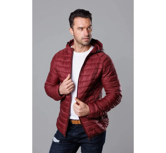 Pánská prošívaná bunda ve vínové bordó barvě s kapucí model 18345044 - J.STYLE Pánská prošívaná bunda ve vínové bordó barvě s kapucí model 18345044 - J.STYLE