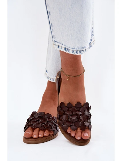 Kožené sandály na nízkém podpatku model 22122932 Čokoládové - Zazoo