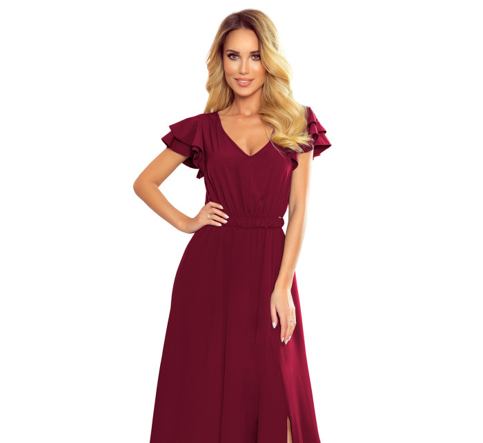 Dlouhé dámské šaty ve vínové bordó barvě s výstřihem a volánky model 17843412 - numoco