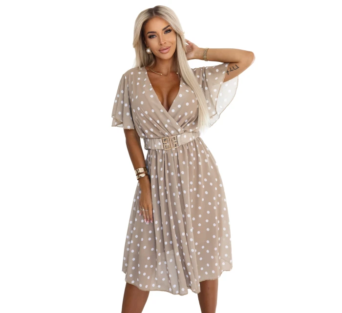 604-3 Smyslné bílé hrachové šaty s obálkovým výstřihem a ozdobným páskem - béžové