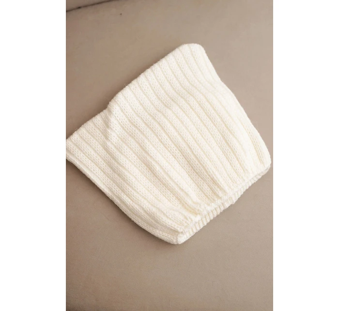 Dámská zimní čepice s vlnou v kočičím střihu z žebrovaného úpletu K419 ecru