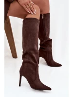 Zateplené dámské kozačky na jehlovém podpatku z eko semiše čokoládové model 21728457 - Boto Zateplené dámské kozačky na jehlovém podpatku z eko semiše čokoládové model 21728457 - Boto