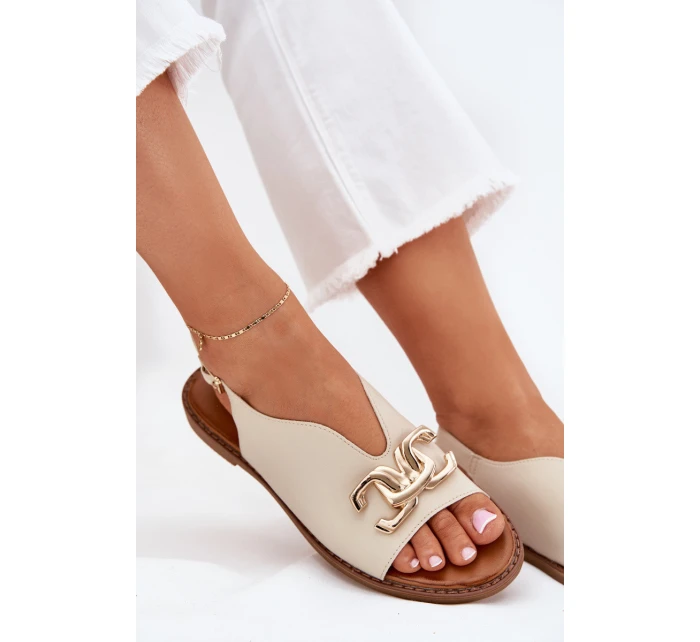 Dámské sandály na plochém podpatku se zlatou ozdobou béžové model 21701665 - EVENTO