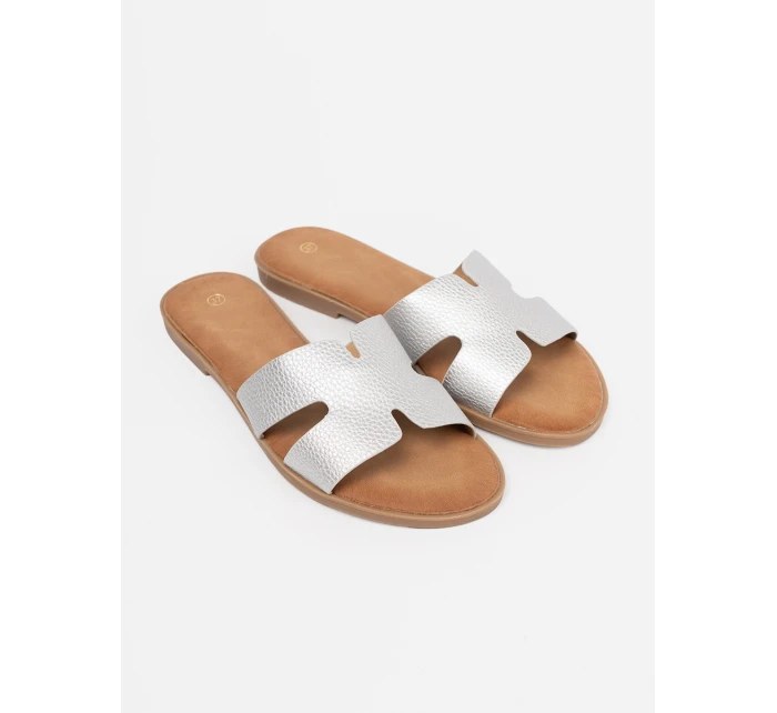 Praktické dámské stříbrné nazouváky bez podpatku Praktické dámské stříbrné nazouváky bez podpatku