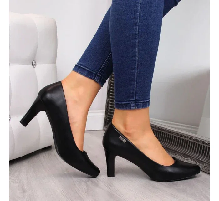 Černé lodičky na jehlovém podpatku W Sergio Leone