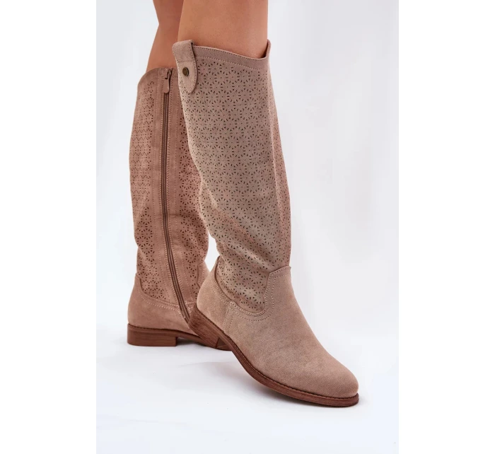 Dámské kozačky na nízkém podpatku s perforovaným vzorem S.Barski – béžové, eko kůže Dámské kozačky na nízkém podpatku s perforovaným vzorem S.Barski – béžové, eko kůže