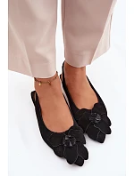 Kožené semišové sandály na plochém podpatku s ozdobným květem Vinceza 66951 Černé