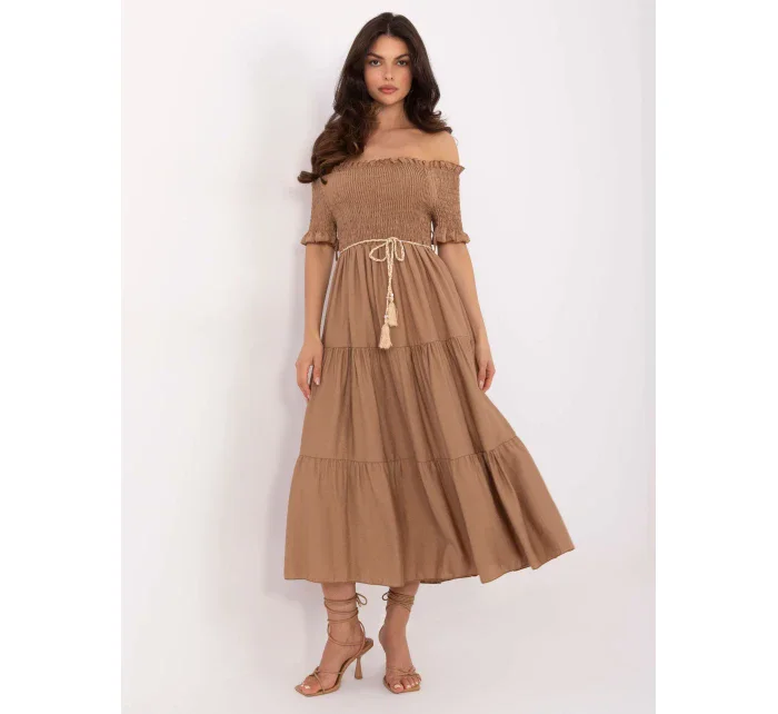 Sukienka MI SK model 21191007 camelowy - FPrice Sukienka MI SK model 21191007 camelowy - FPrice