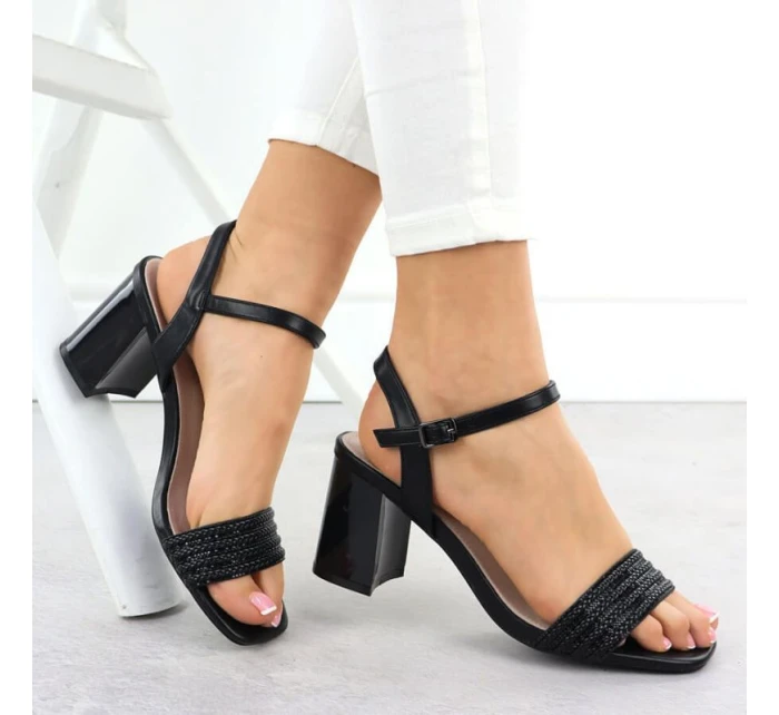 Dámské černé sandály na jehlovém podpatku Vinceza 62228