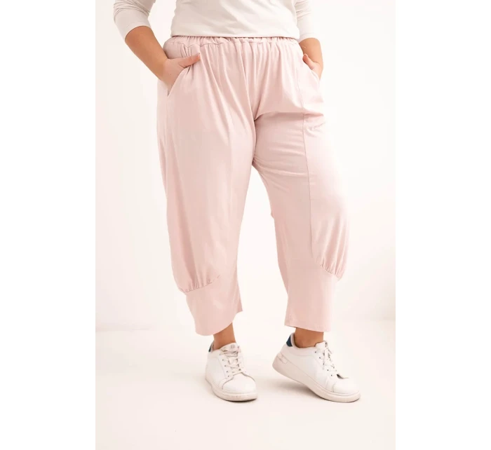 Dámské kalhoty Plus Size s nízkým model 21924471 a gumou v pase tmavě pudrově růžové - K-Fashion