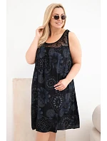 Dámské šaty Plus Size z viskózy s květinovým vzorem a krajkovým výstřihem černá Dámské šaty Plus Size z viskózy s květinovým vzorem a krajkovým výstřihem černá