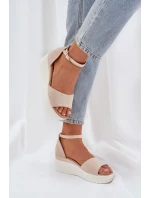 Lehké sandály na platformě a klínu světle béžové model 21684683 - Boto Lehké sandály na platformě a klínu světle béžové model 21684683 - Boto