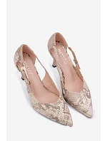 Lodičky s výřezy a zlatým sponou s vzorem model 22091849 - VINCEZA