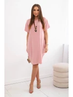 Šaty s kapsami a přívěskem tmavě pudrově růžová Šaty s kapsami a přívěskem tmavě pudrově růžová