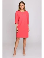 S394 Šaty uvolněného střihu s výstřihem s klíčovou dírkou - korálová barva