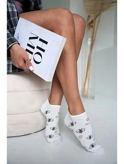 nohy  a květiny model 22186115 - Milena