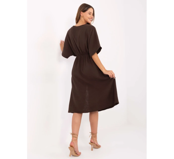 Šaty MI SK 121008.84 tmavě hnědé Šaty MI SK 121008.84 tmavě hnědé