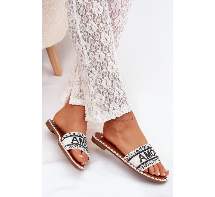 Dámské sandály na plochém podpatku se zdobením Amore bílé Avelina Dámské sandály na plochém podpatku se zdobením Amore bílé Avelina